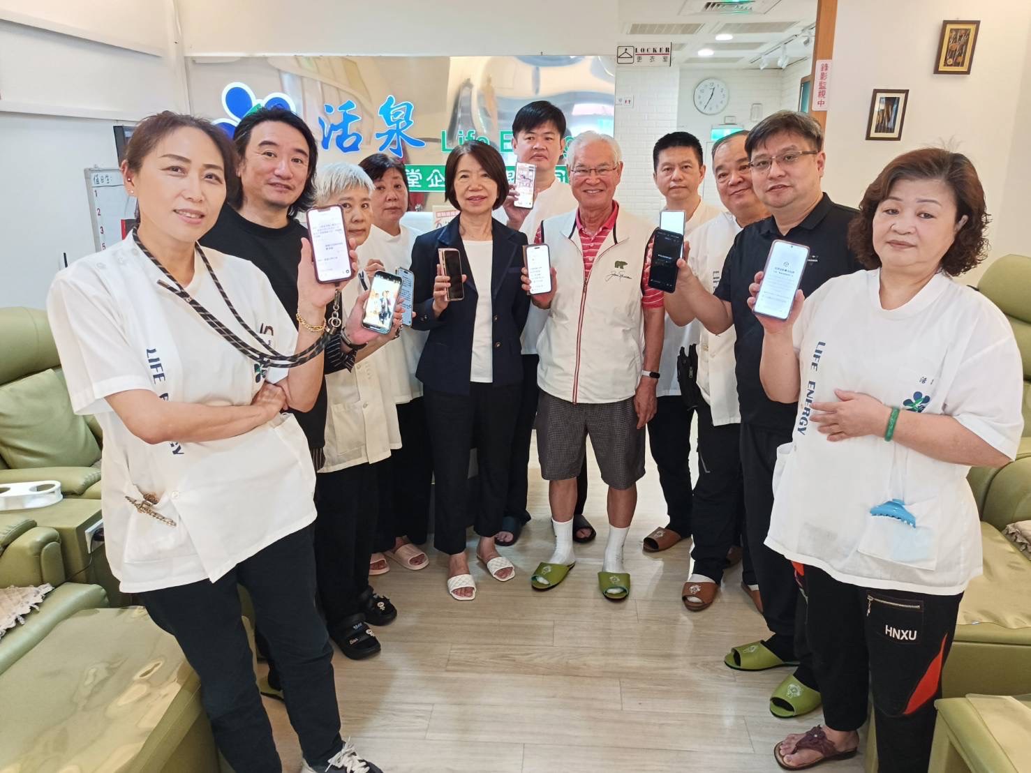 陳志寬院長親自走訪企業AI數位轉型。(圖/亞威AI應用教育學院 提供)
