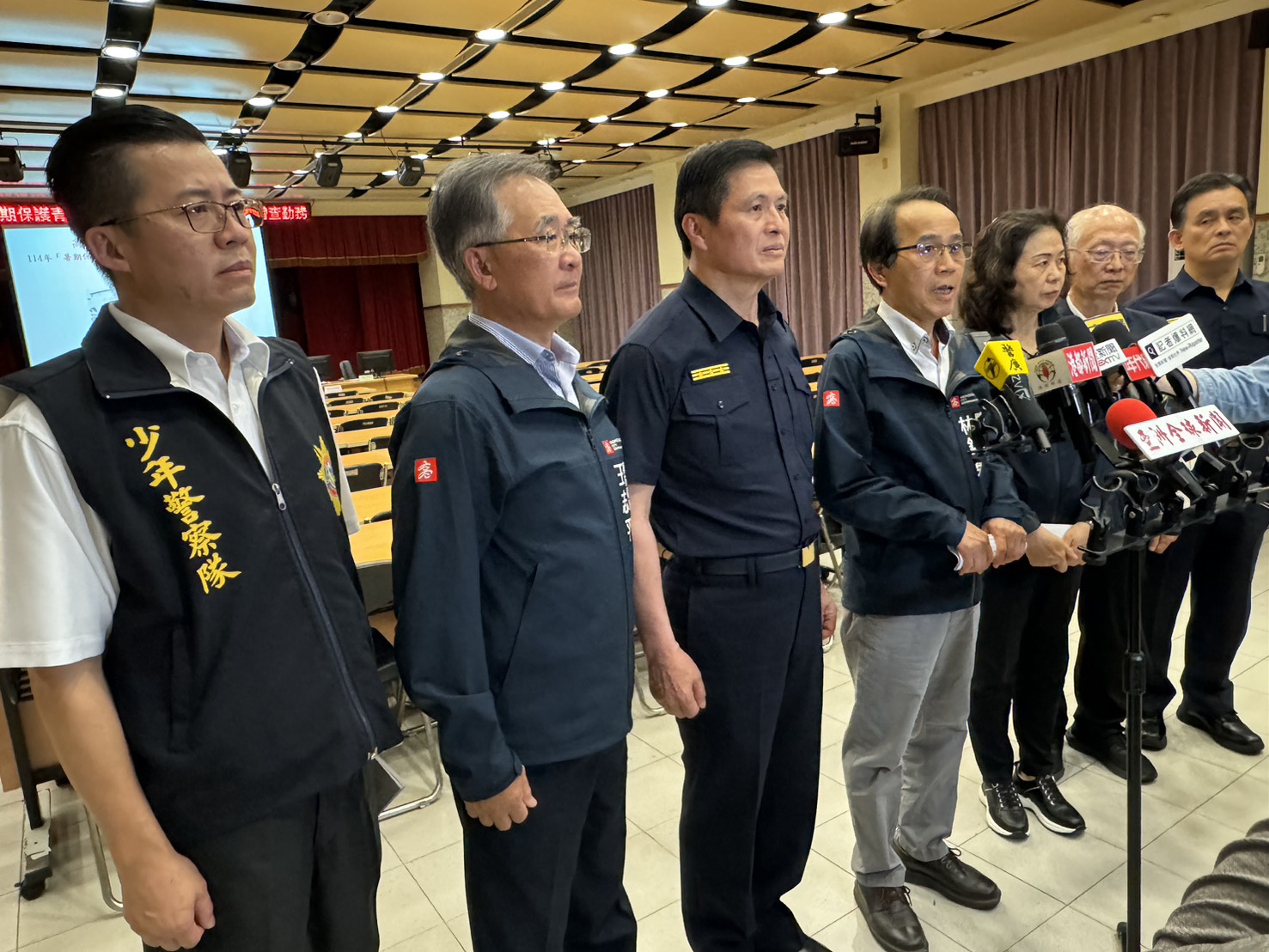 警犬出動!高市府「暑期青春專案」聯合稽查全面臨檢青少年場所 - https://www.watchmedia01.com