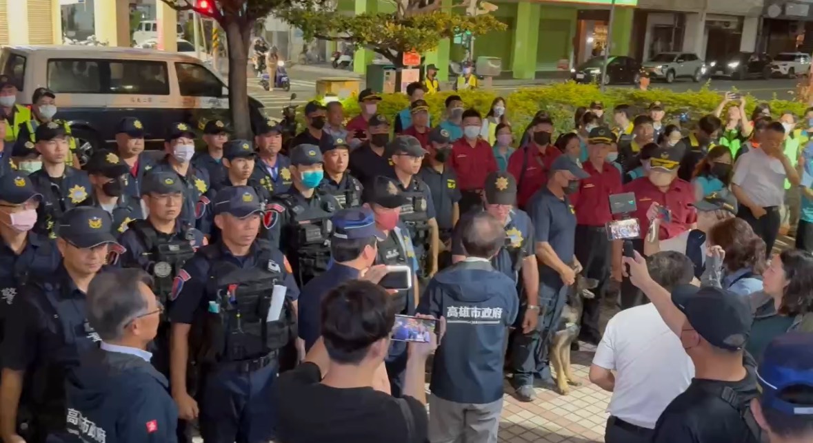 警犬出動!高市府「暑期青春專案」聯合稽查全面臨檢青少年場所 - https://www.watchmedia01.com