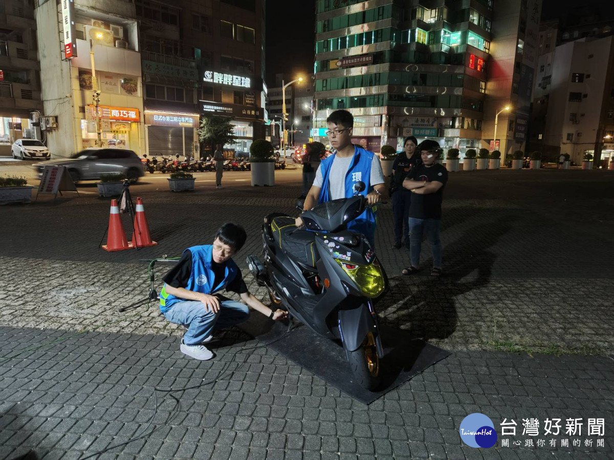 市府團隊持續強化夜間噪音車的取締。