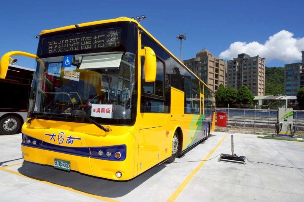▲捷運北投機廠共享電動公車場站啟用暨288路線通車典禮。