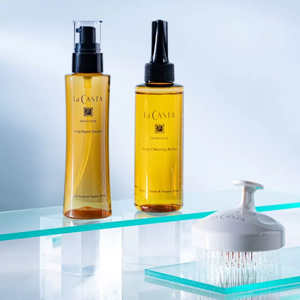 日本La CASTA蕾珂詩沙龍級頭皮修護露120ml,售價1350元(圖左)、沙龍級頭皮淨化凝膠150ml,售價790元(圖中)、沙龍級頭皮淨化按摩梳售價790元(圖右)