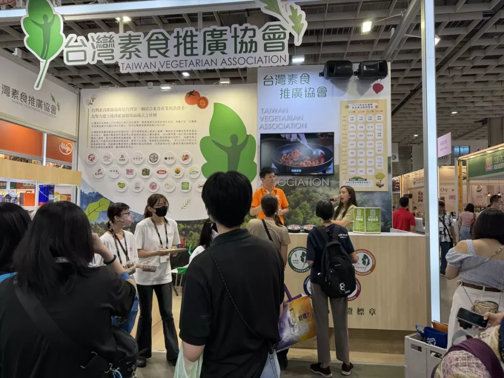台灣素食推廣協會再次以「植物性食品推廣」為核心使命,率領超過20家優質會員廠商組成素食品牌聯軍進駐K區展區,展現台灣素食產業的創新實力與國際潛力。