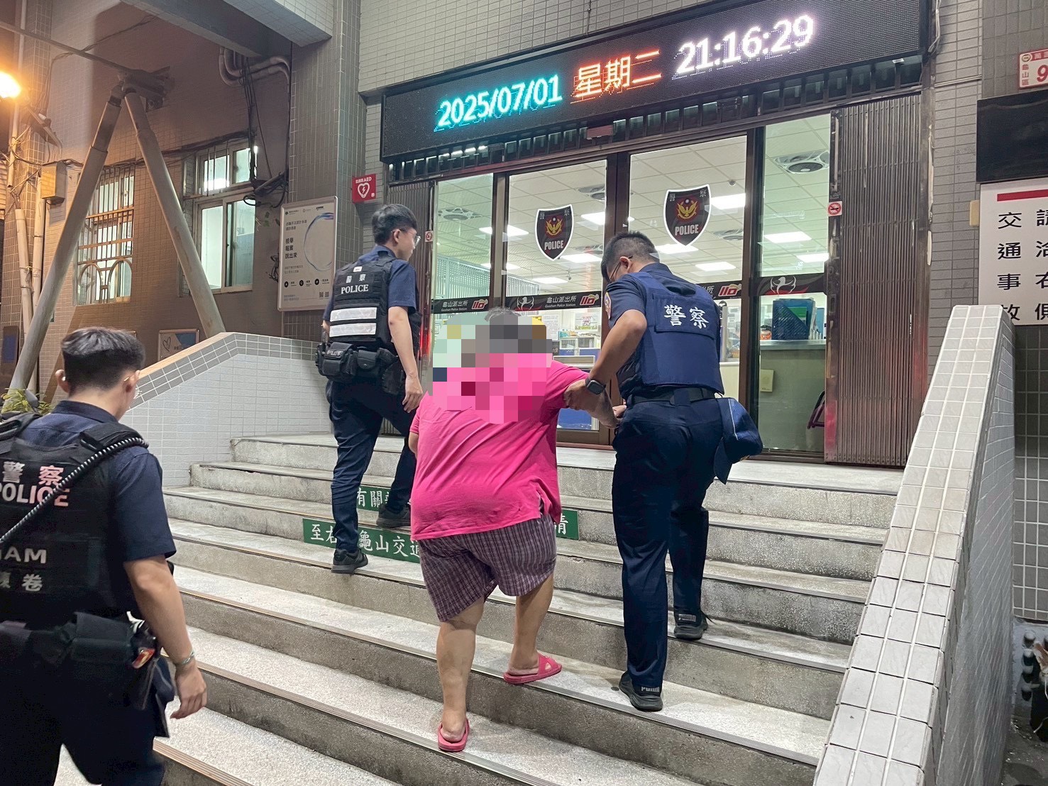 失智婦買冰走失6公里 龜山警暖心助團圓 S 467255655