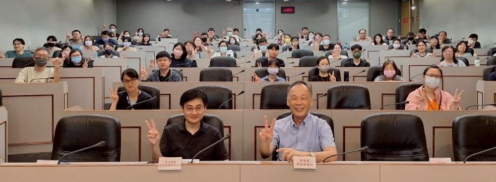 《圖說》新北市政風處廉政法規宣導講習合影，臺灣新北地方檢察署主任檢察官劉文瀚〈前左〉、新北市政風處長尹維治〈前右〉。〈政風處提供〉