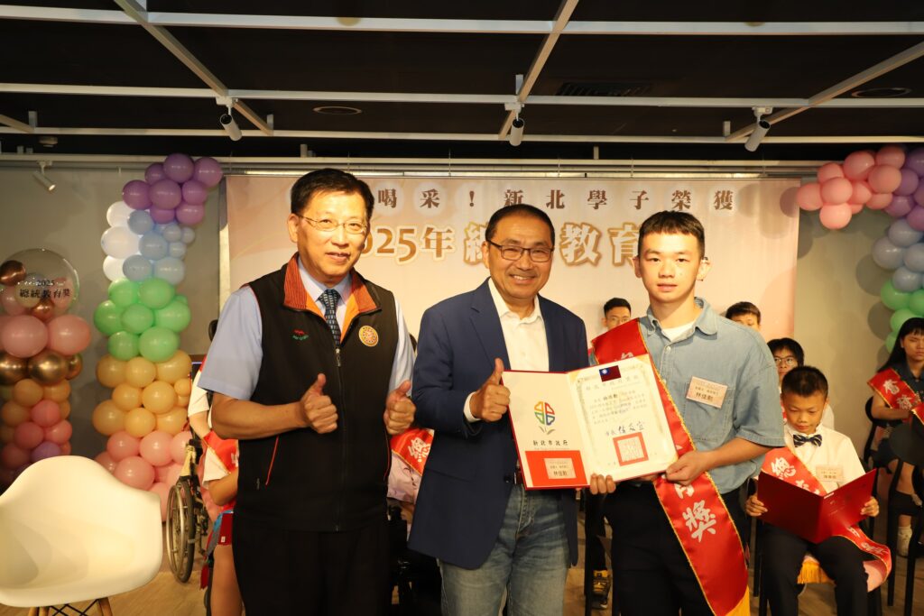 新北市總統教育獎學子　侯友宜：以堅毅精神照亮人生