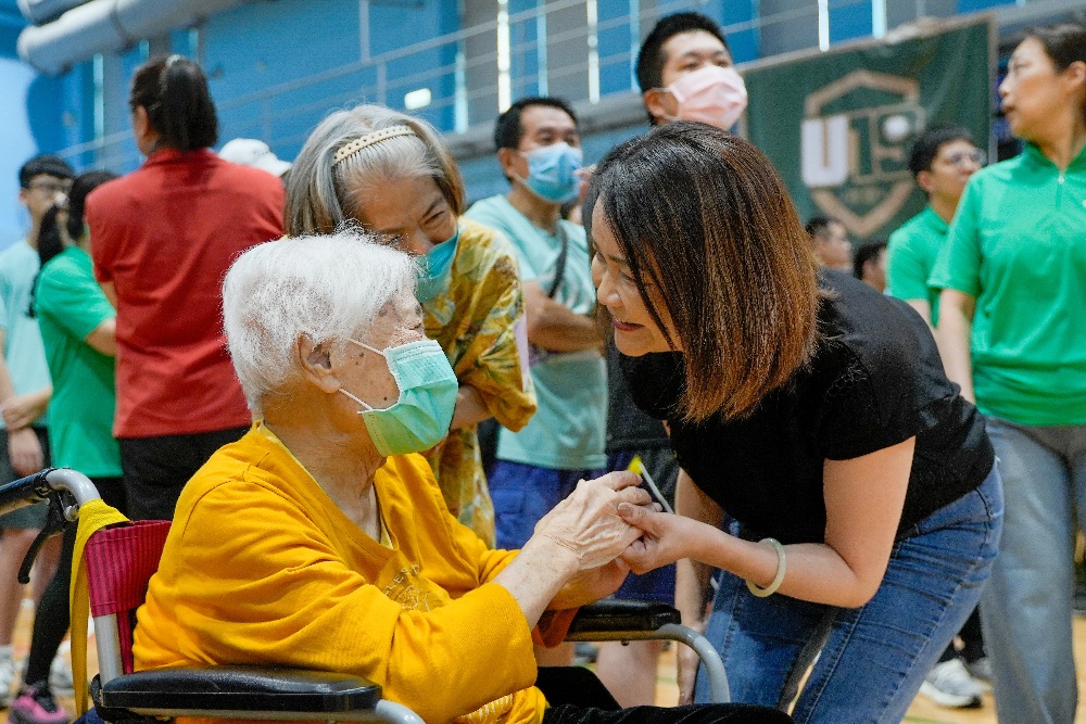 合作金庫人壽15週年推出免費15小時照顧服務 邀請員工、家人 1起衝刺 5畏挑戰 5 02合作金庫人壽15週年推出免費15小時照顧服務
