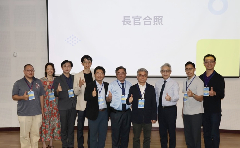 技職教育落地應用 首屆「全國高中職人工智慧創新應用競賽」登場 1 ▲穩定幣發行公司Tether、西北臺慶科技、精誠資訊、杰倫智能和台灣人工智慧學校貴賓皆親臨現場,見證學生AI技術力的新能量。