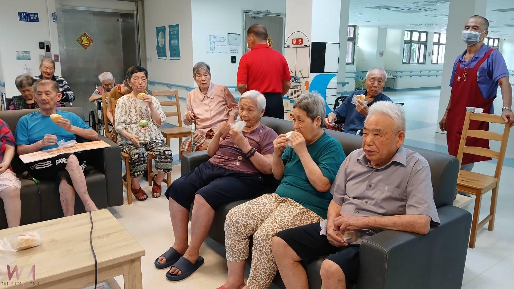 推廣低醣飲食 減醣市集廠商捐贈健康點心至彰化榮家 - https://www.watchmedia01.com