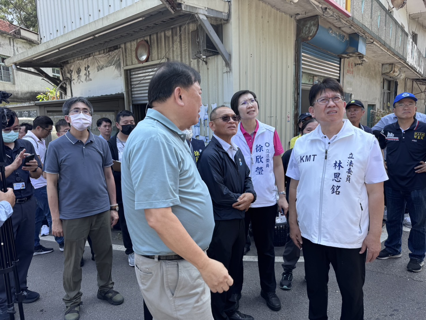 財政委員會今日赴新竹縣寶山鄉實地考察竹40線與竹43線鄉道拓寬工程的辦理進度與預算執行情形。(記者林照東 翻攝)