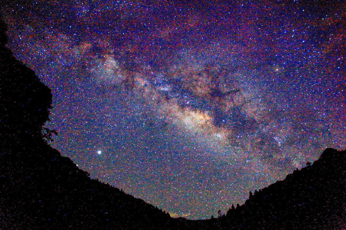 夜觀滿天星斗驚喜連連。（杉林溪教育中心提供）