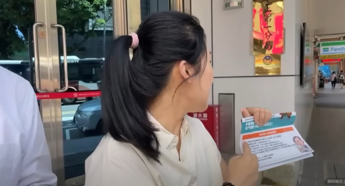 徐巧芯轉頭狂嗆路人。翻攝葉元之YT頻道「葉元之·原汁原味」