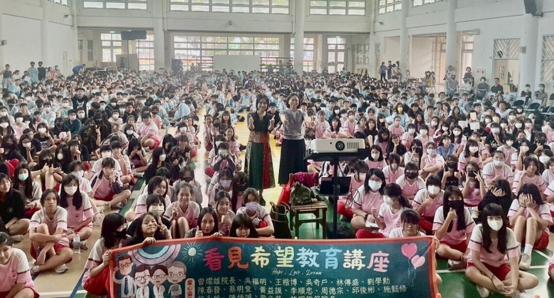 沈芯菱博士蒞臨鳳山國中 以「芯願如光 菱光引路」照亮孩子逐夢的方向