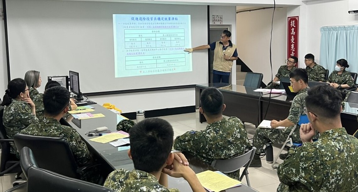 高雄市榮服處前進長風營區宣導退除役權益  助官兵規劃職涯藍圖