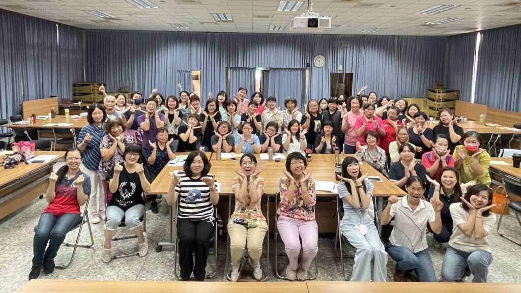 ▲農業部臺中區農業改良場於2日於該場大禮堂舉辦「臺中區綠色照顧推廣人員訓練」，邀集來自中彰投地區共27處既有綠色照顧站及有意設立照顧站的單位，計56位推動人員參與。（記者林明佑翻攝）