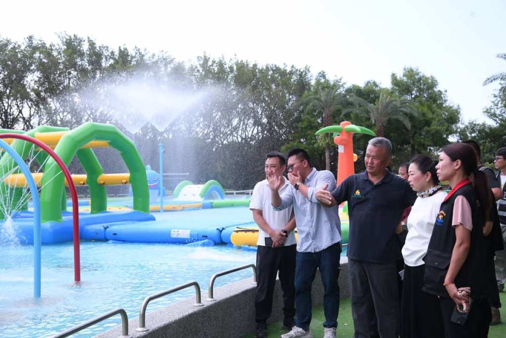 ▲知卡宣親子水上遊樂區第一期工程完工，將於7/12開放夏季戲水，縣長徐榛蔚視察工程，打造遊客安全舒適遊樂空間。