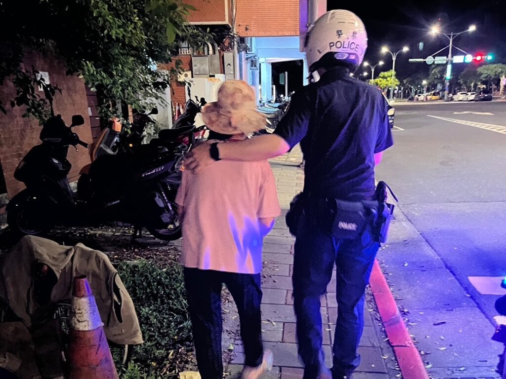 勇嬤獨自散步逾6公里忘歸途 中山警鍥而不捨幸尋獲 3 MEITU 20250703 093105883