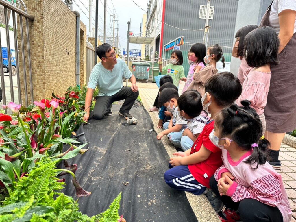 用心守護孩子的夢想與未來 中市9名教育人員獲頒「杏壇芬芳獎」 1 南屯幼兒園陳議濃園長