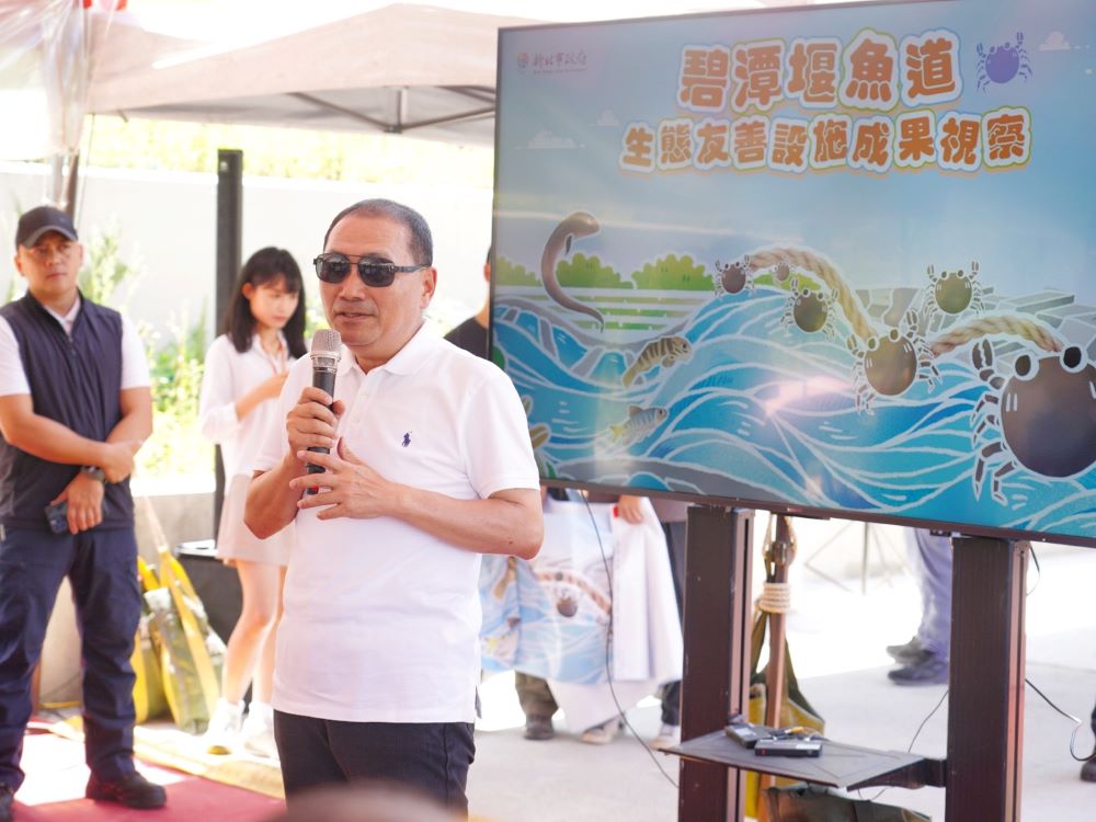 碧潭堰魚道「繩」奇助攻 毛蟹洄游彰顯生態友善成果 1 《圖說》侯友宜市長視察時表示,未來的碧潭不只是一個風景優美的休憩地,更要成為一個活生生的生態教室,讓大家都能感受水環境改善的成果。〈水利局提供〉