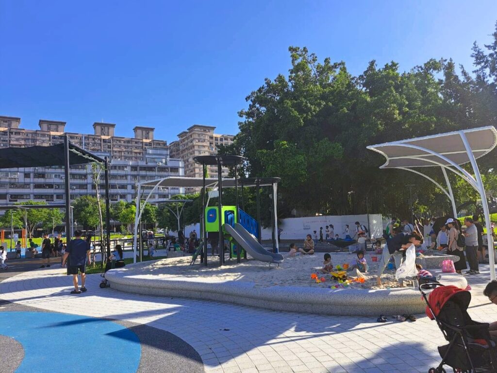 讓孩子暑假玩樂不怕熱 中市完成5座公園遮蔭升級 1 炎夏不怕曬 中市完成5座公園遮蔭升級 讓孩子暑假玩樂不怕熱 0