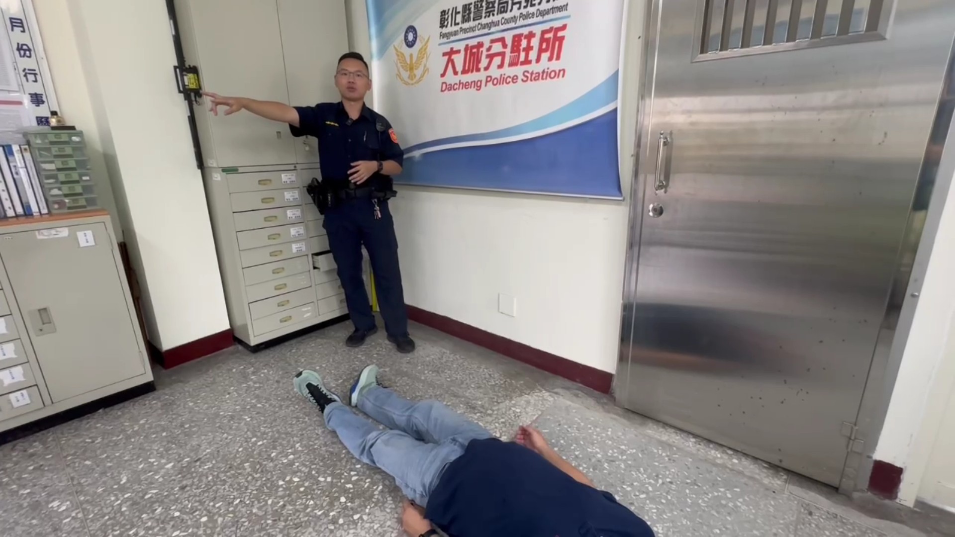 (有影片)/她倒地沒心跳!大城分駐所警員黃昱熊出手救回82歲阿嬤 - https://www.watchmedia01.com