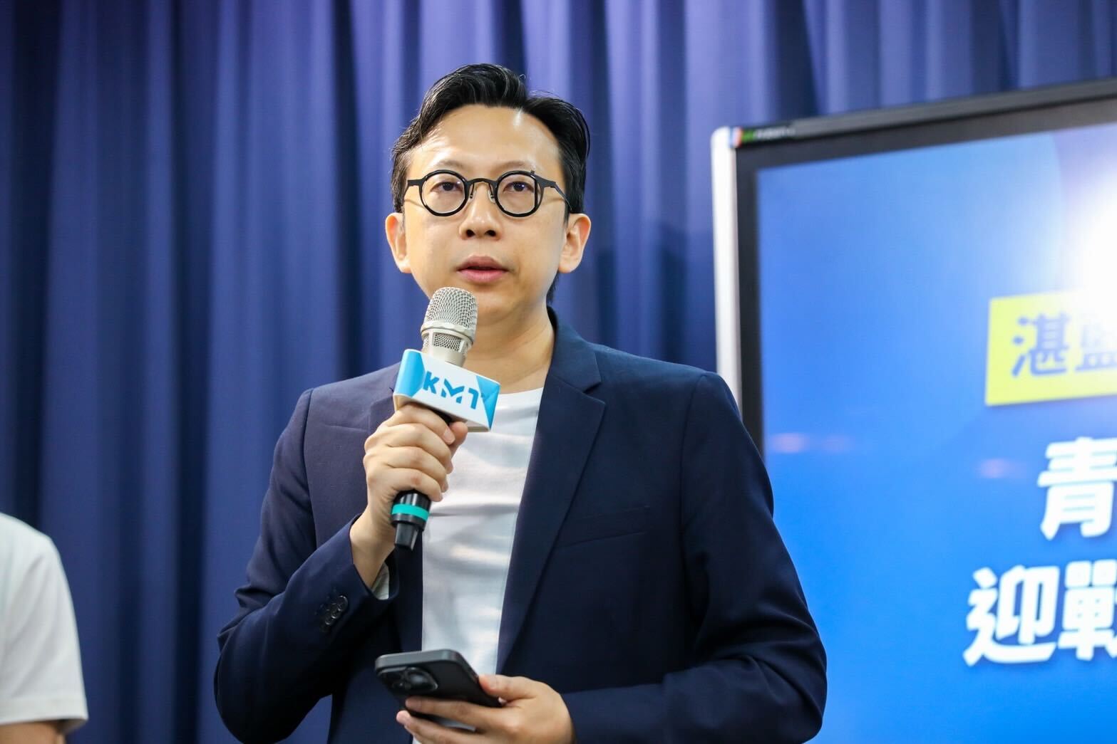 國民黨「KMT STUDIO」召集人葛如鈞宣布成立由青年組成的「護民主戰隊」,將展開全台巡迴宣講與掃街行動。(圖/葛如鈞國會辦公室)