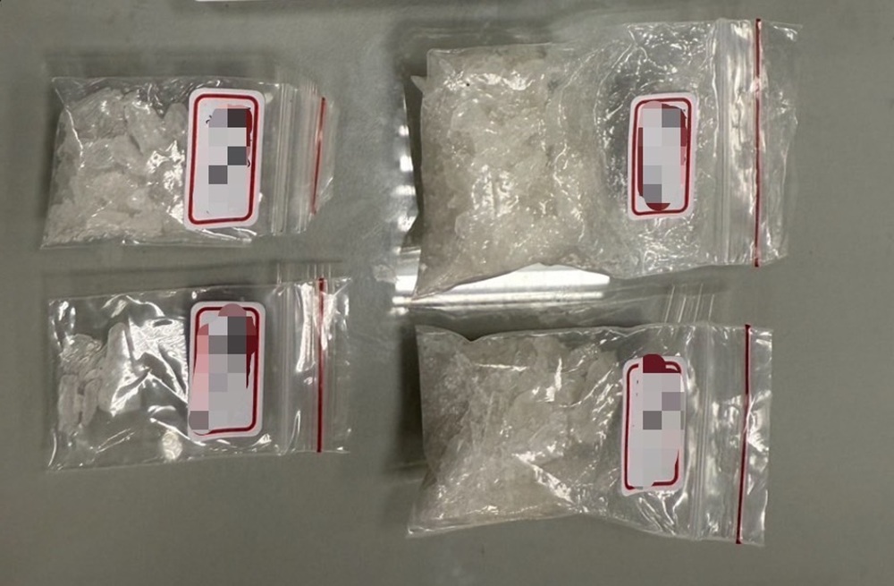 武士刀就在旁邊 違規停車引警攔查還涉藏2毒品 231 cnews204250704a13