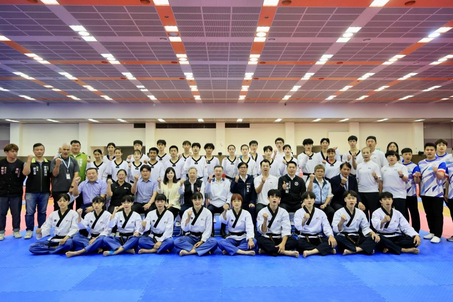 行政院長卓榮泰訪視世大運代表團備戰情形 期勉選手勇奪佳績