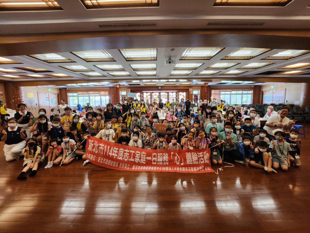 新北56位小志工暑假動起來！營隊走進長照機構陪伴長輩