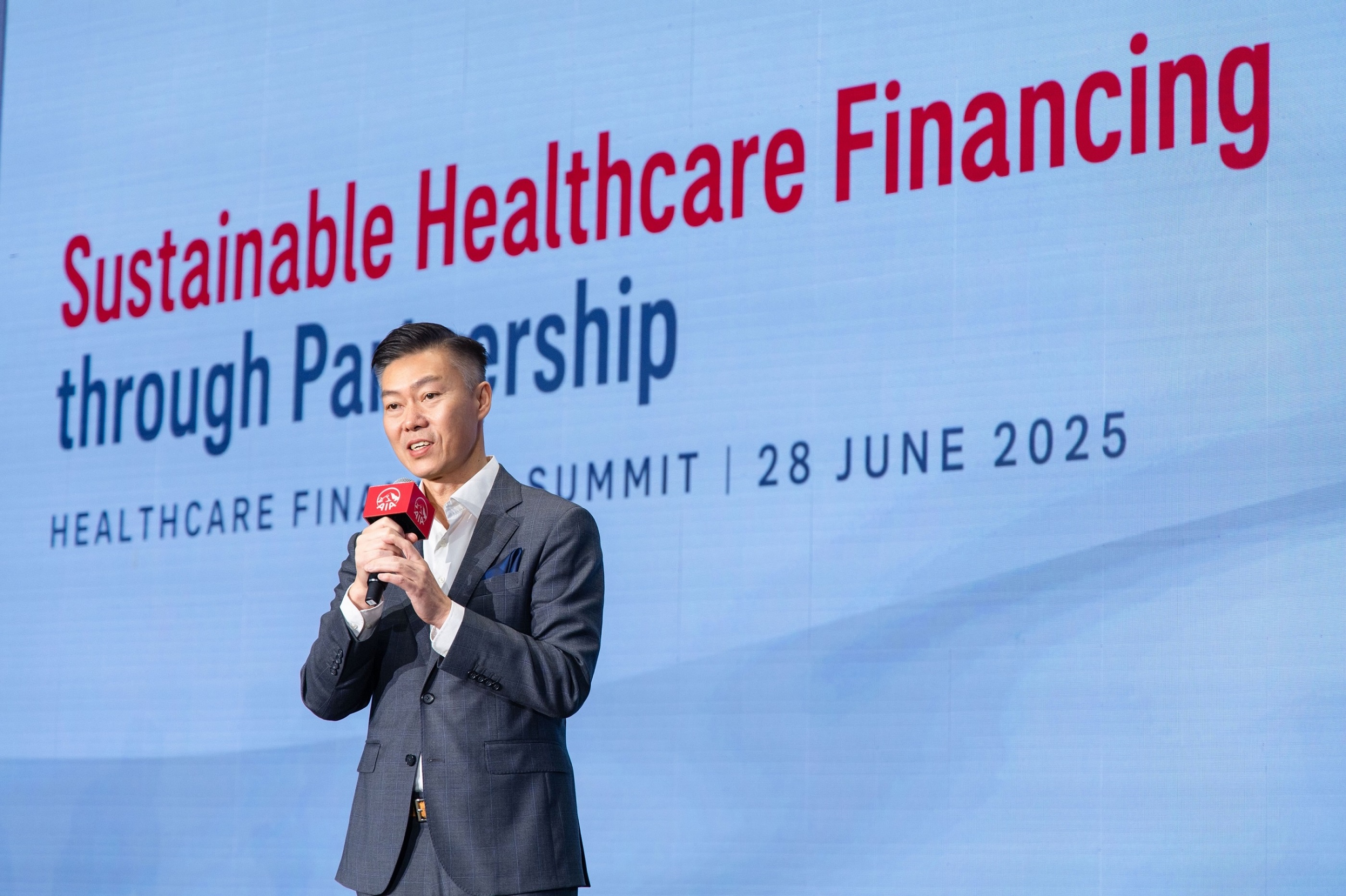 友邦香港及澳門首席執行官馮偉昌先生發表開幕致辭，表示跨界別合作對構建一個更具包容性及可持續性的醫療體系十分重要，能造福社會及下一代。