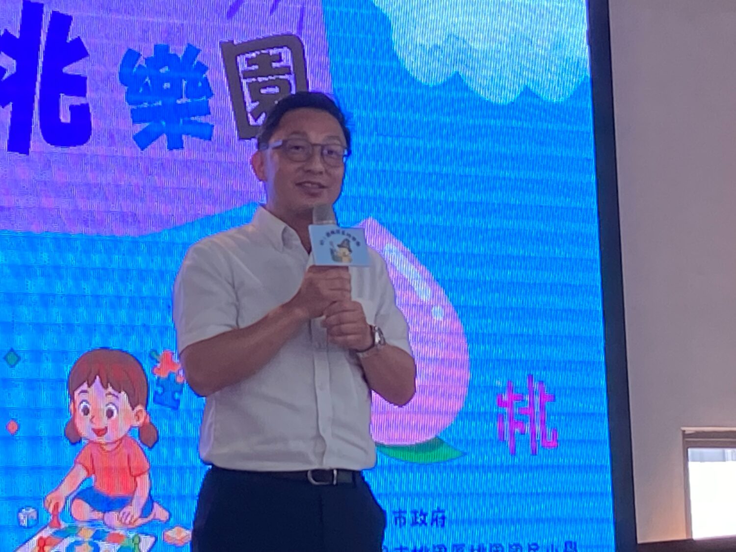 賴銀奎則指出,「科技始終來自於人性」,科技教育的重點不只在操作工具,更在於培養孩子的邏輯思考與創新能力。(記者包克明 攝)