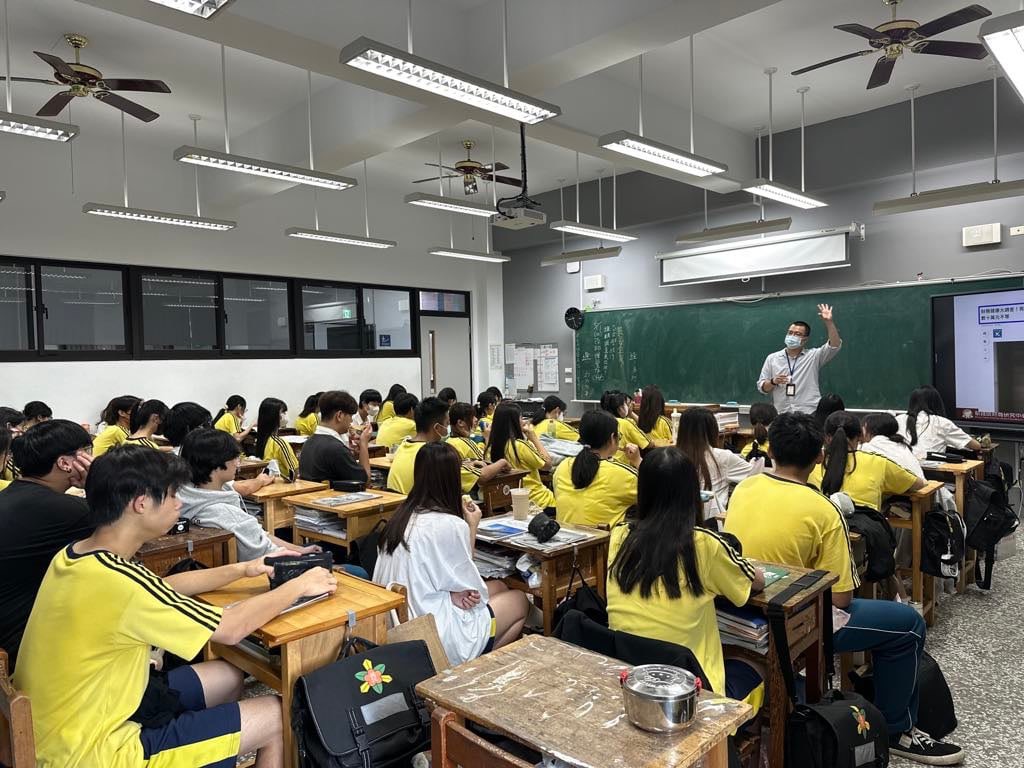 暑假打工防詐！新竹警進校宣導青少年財務教育與求職安全