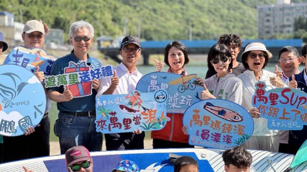 炎炎夏日怎麼玩？ 萬里區公所推廣最安全的水上活動SUP新體驗 - https://www.watchmedia01.com