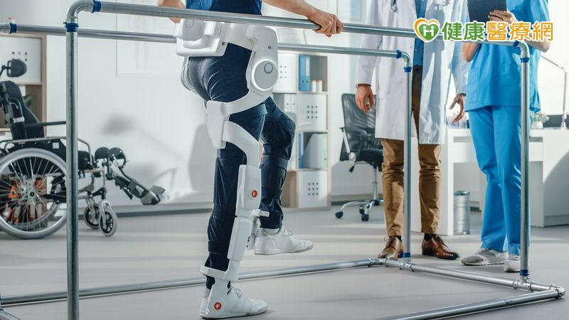 「外骨骼機器人」提升復健精準度 有望助神經重塑!