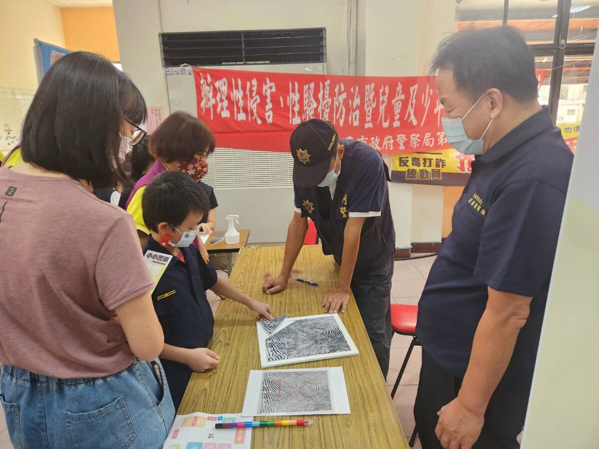 ▲南市警察局精心規劃設計關卡，透過遊戲互動寓教於樂，建立自我犯罪預防觀念。（圖／記者陳彥霖攝2025.07.05）