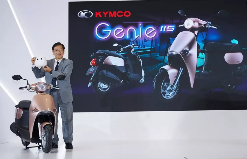 暑假年輕市場熱!光陽「最萌董座」柯俊斌力推「小精靈 Genie 115 歡迎加盟!」時尚潮萌車款「Genie 115」新車上市優惠限省 3,000元,2025 重車展期間獨家限定再加碼 1,000元!