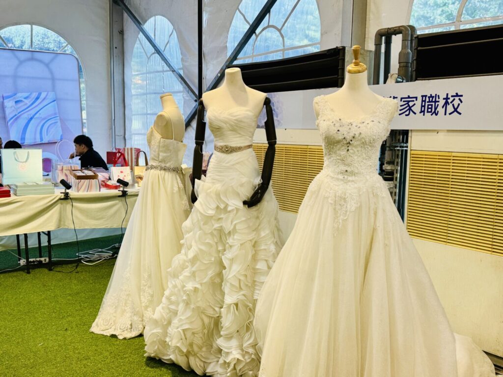 「2025婚禮嘉年華」5日在圓山花博-集食行樂(MAJI Big Tent)音樂庭園揭幕展出。（圖/中山北路婚紗商圈發展協會提供）