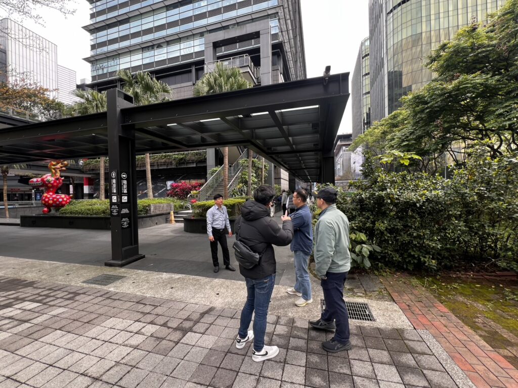 信義警與新光三越百貨公司協力合作 戮力守護民眾安全 4 1751682292093