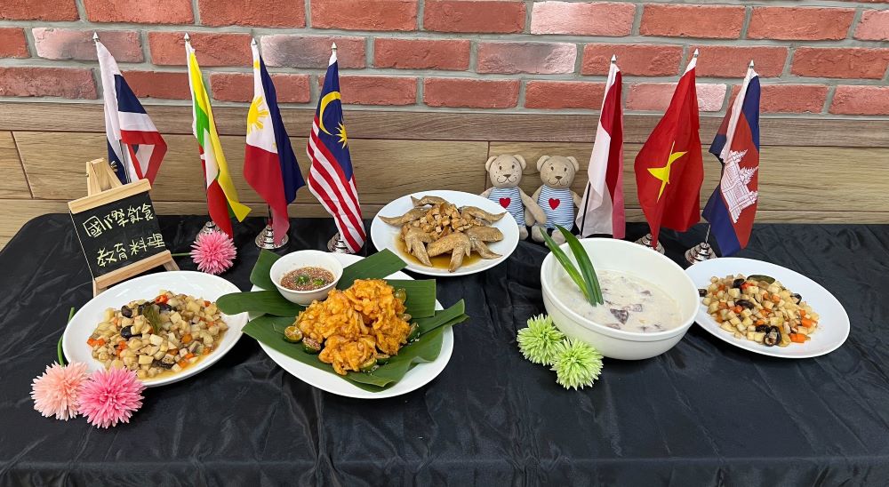 國際料理入菜 新北校園午餐食育升級 6 《圖說》初階班主廚示範料理,色香味俱全。〈教育局提供〉