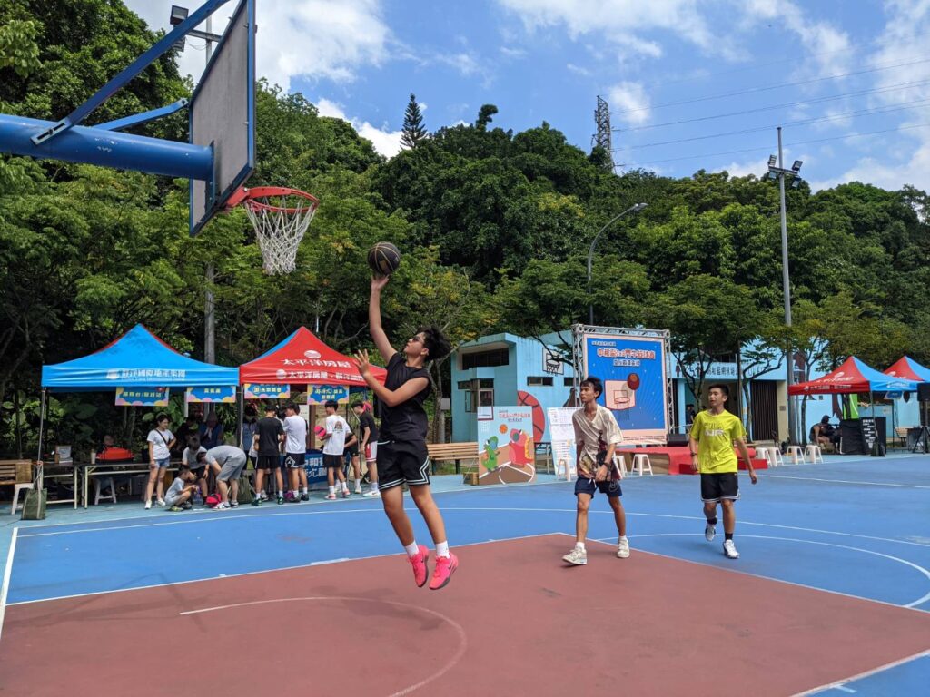 中和區三對三籃球賽 熱血民眾一同上場尬球 15 1137389