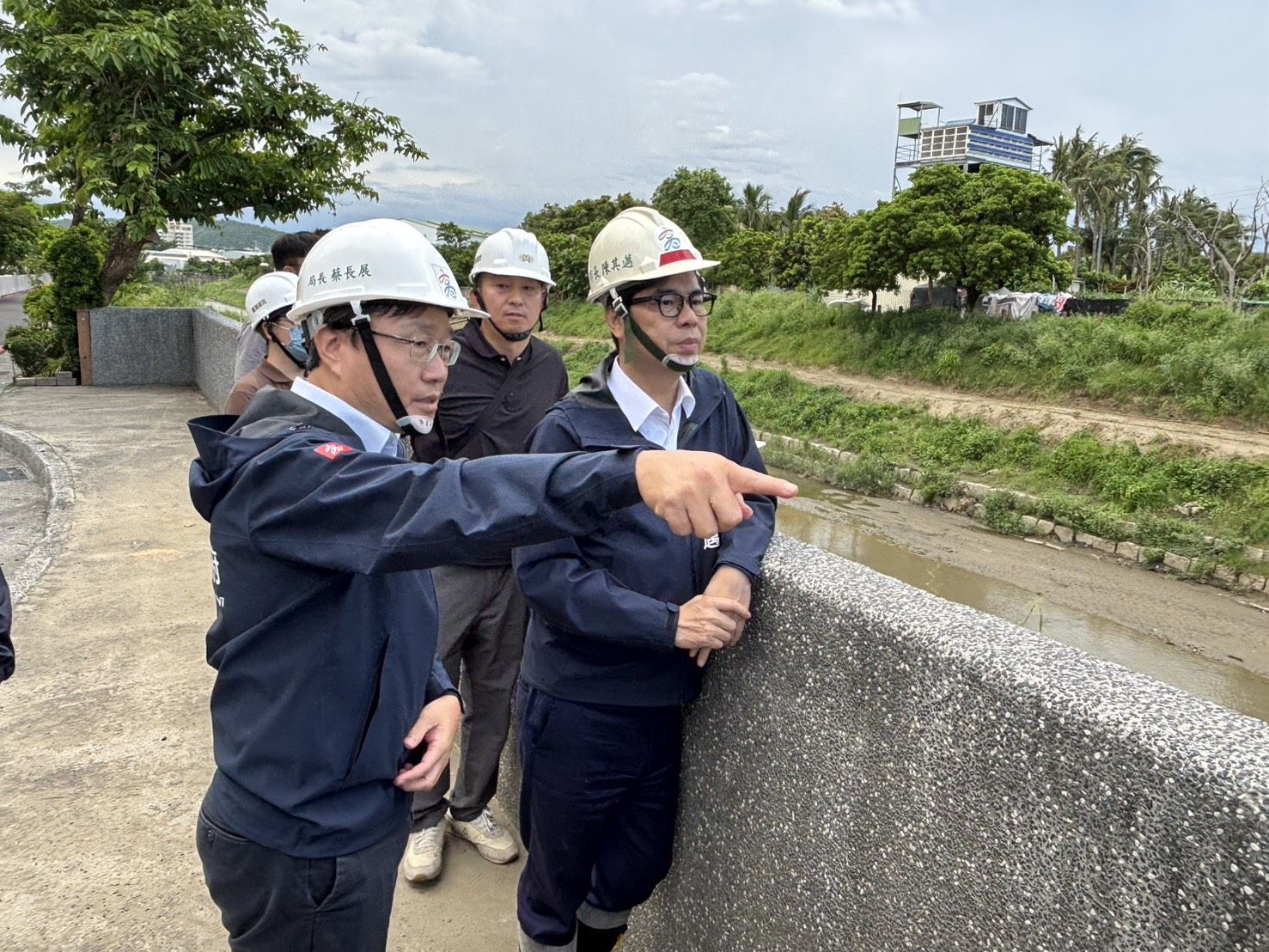 颱風來襲前夕 陳其邁視察和山光電場及仁武防汛工程 - https://www.watchmedia01.com