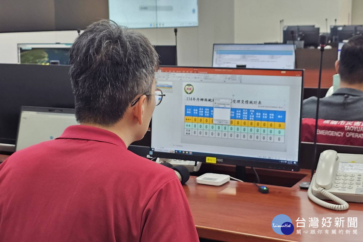 「丹娜絲」颱風來襲，桃園市政府完成災害應變中心一級開設，　　各局處加強戒備全力防災。<br /><br /> 
