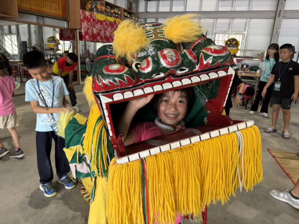 ▲新竹縣小小武師薪傳營,芎林鄉鄭家拳館登場。