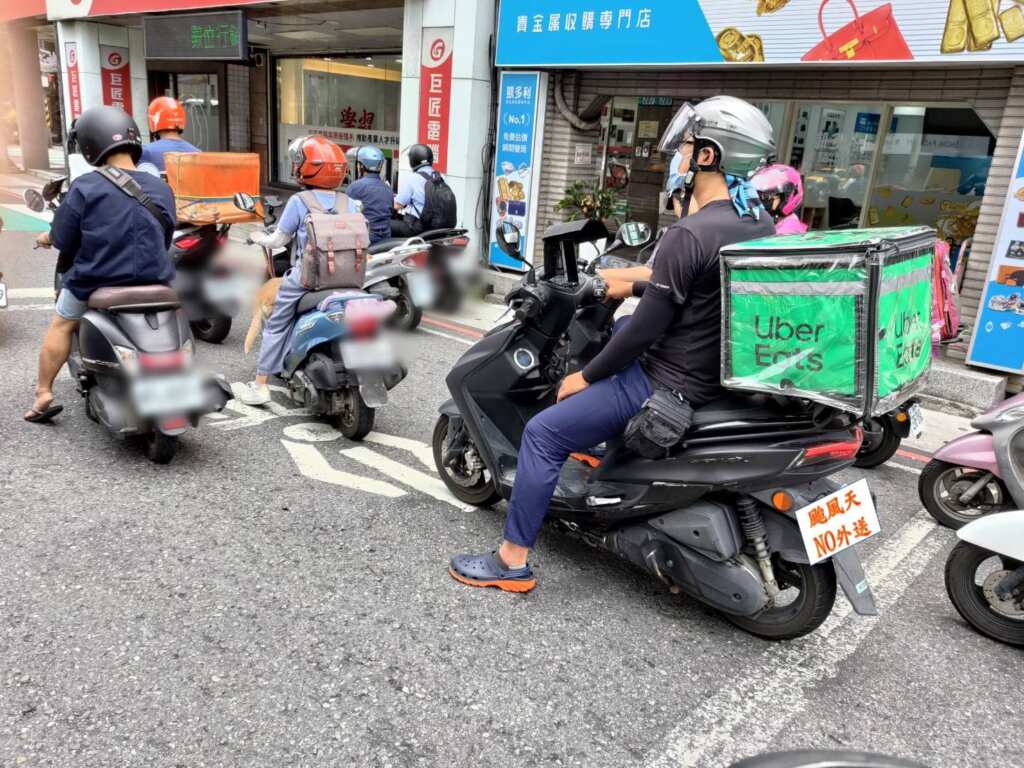 ▲颱風天不外送,必須建立的社會共識與常識。