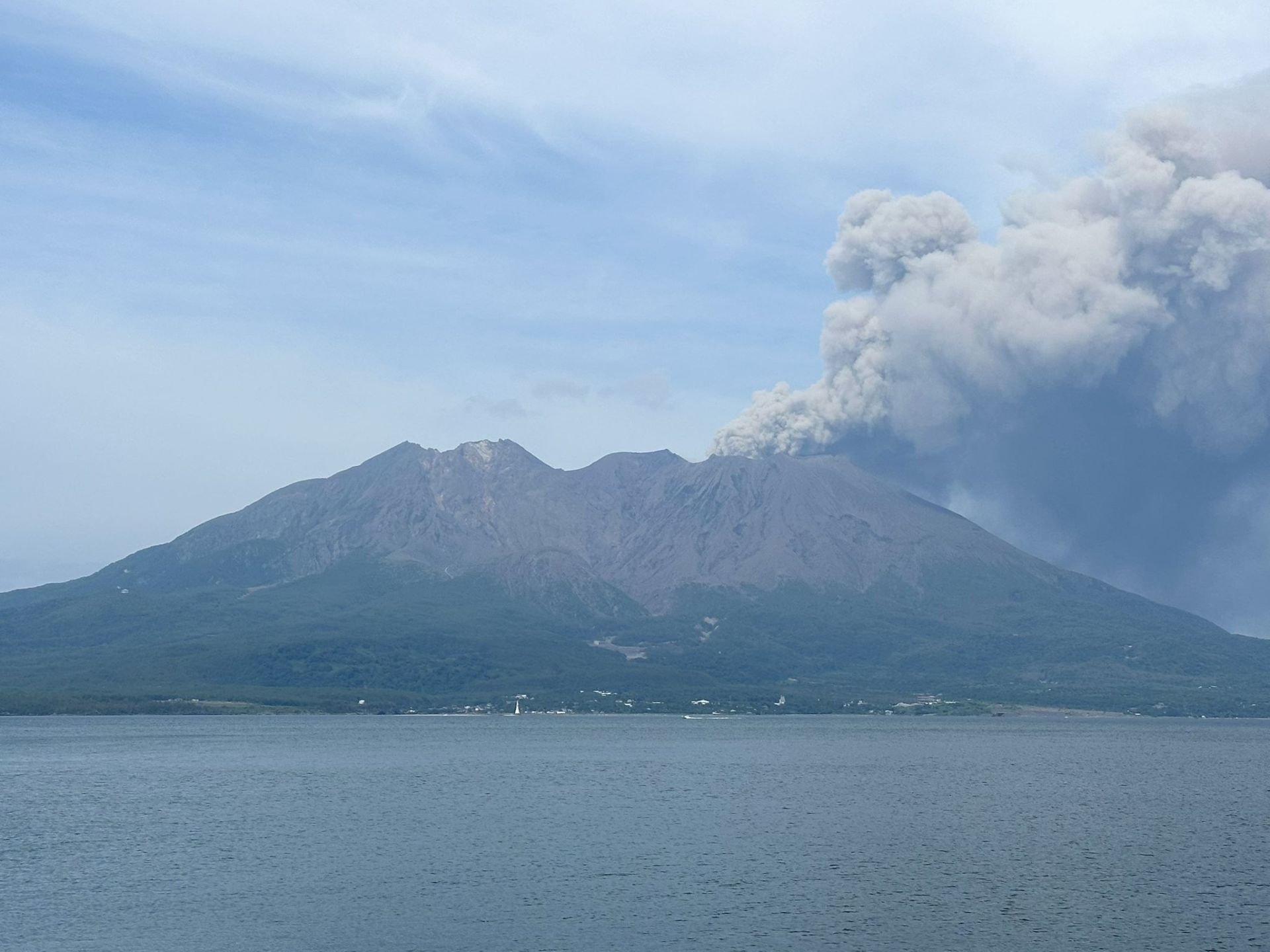 日本九州櫻島火山今晨驚天噴發！兩度爆發最高達3000公尺