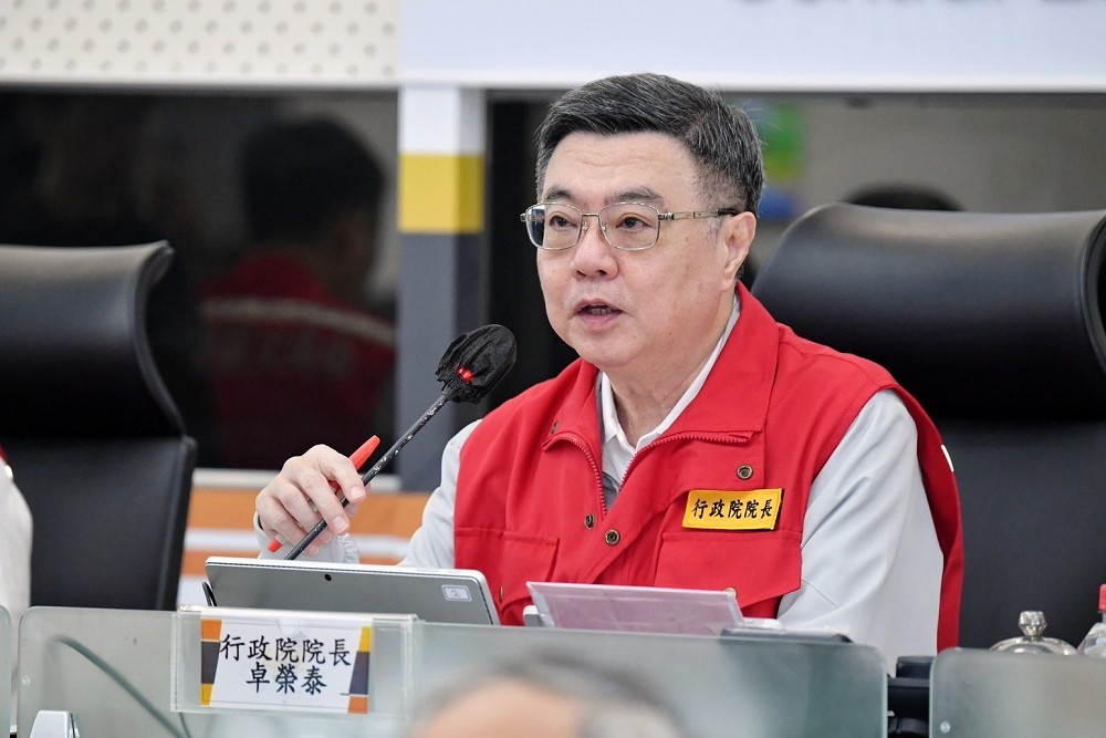視導丹娜絲颱風中央災害應變中心　卓榮泰：今晚至明日風雨最明顯 227