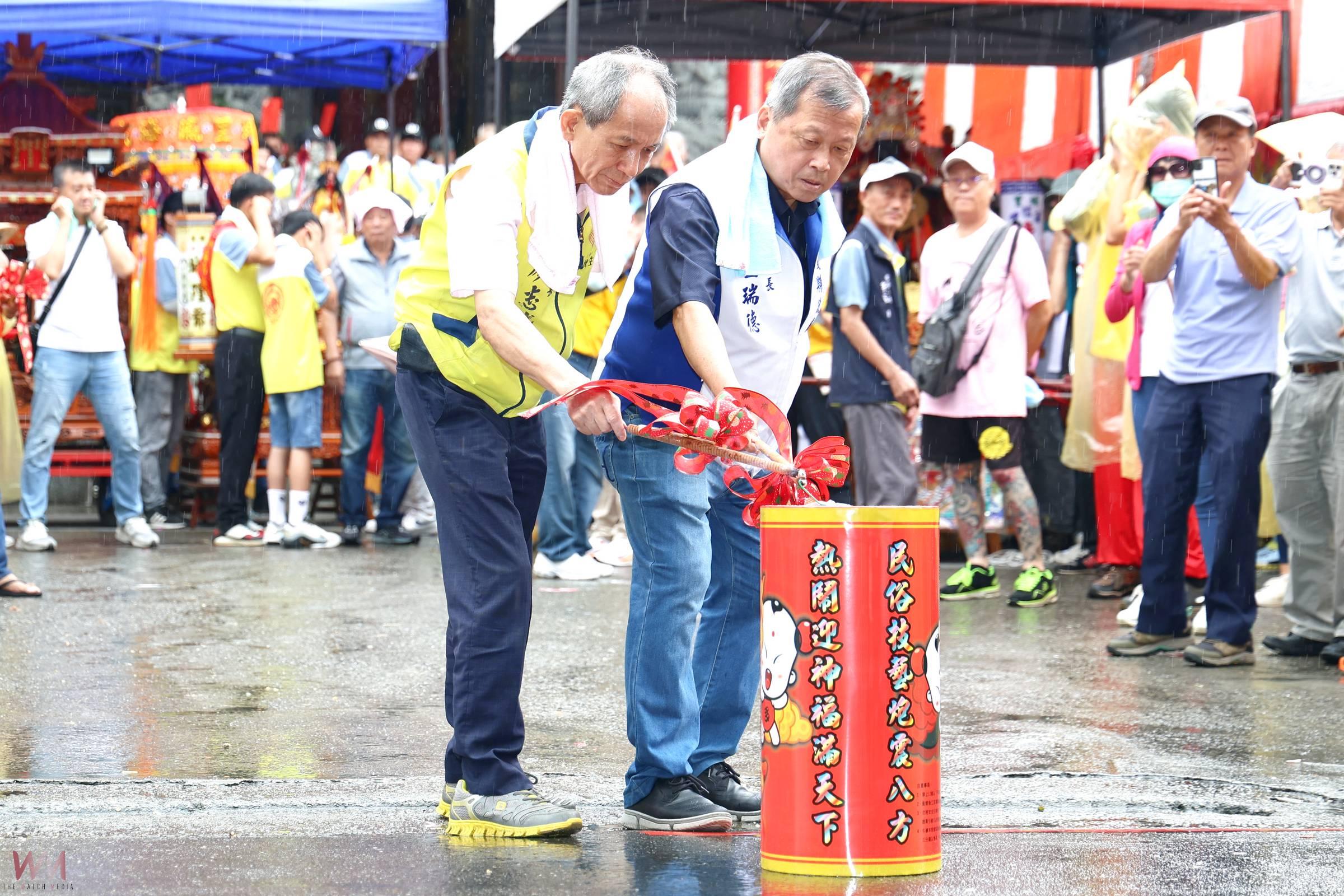 埔里瀛海城隍廟祈安遶境 副縣長王瑞德點起馬炮祈求合境平安 - https://www.watchmedia01.com