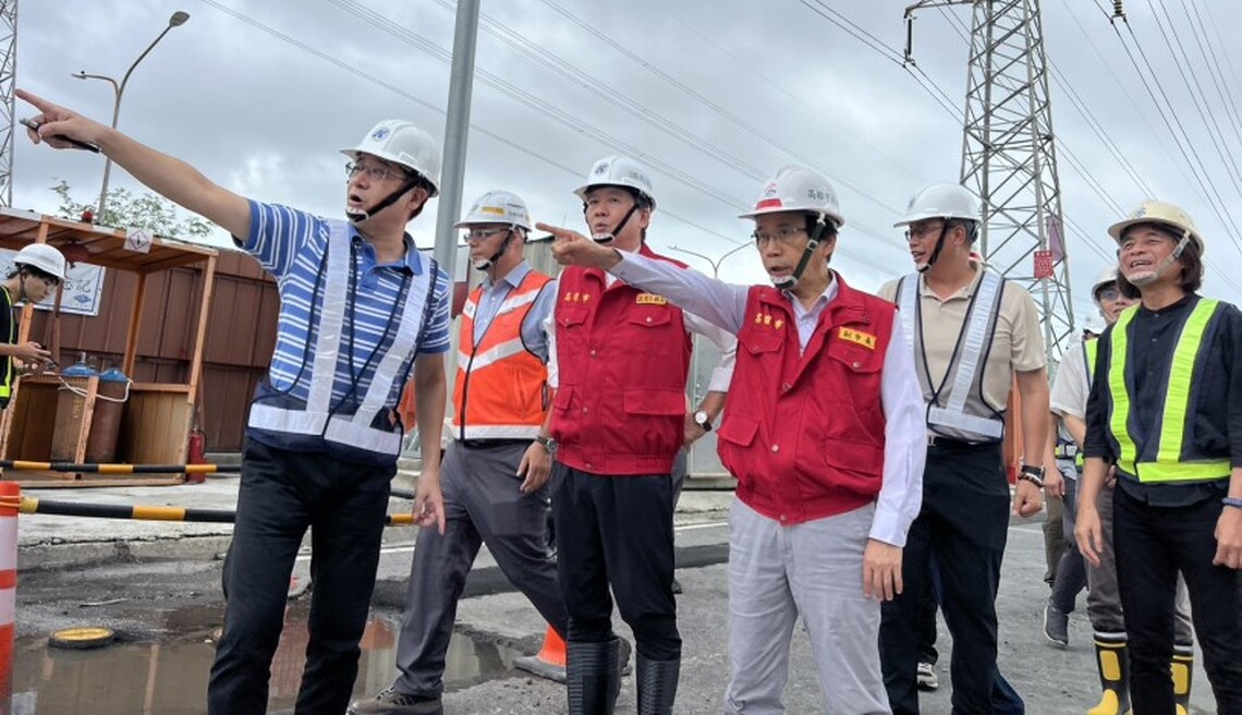 風雨漸歇,林欽榮副市長視察捷運小港林園線丹娜絲颱風復原狀況