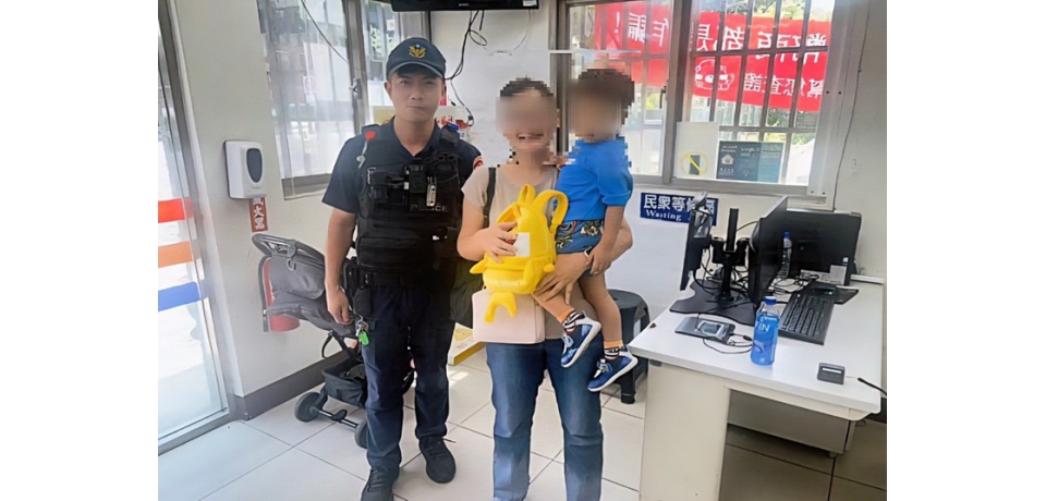 旅客背包遺落在計程車上　台北市大同警熱心警調閱監視器尋獲