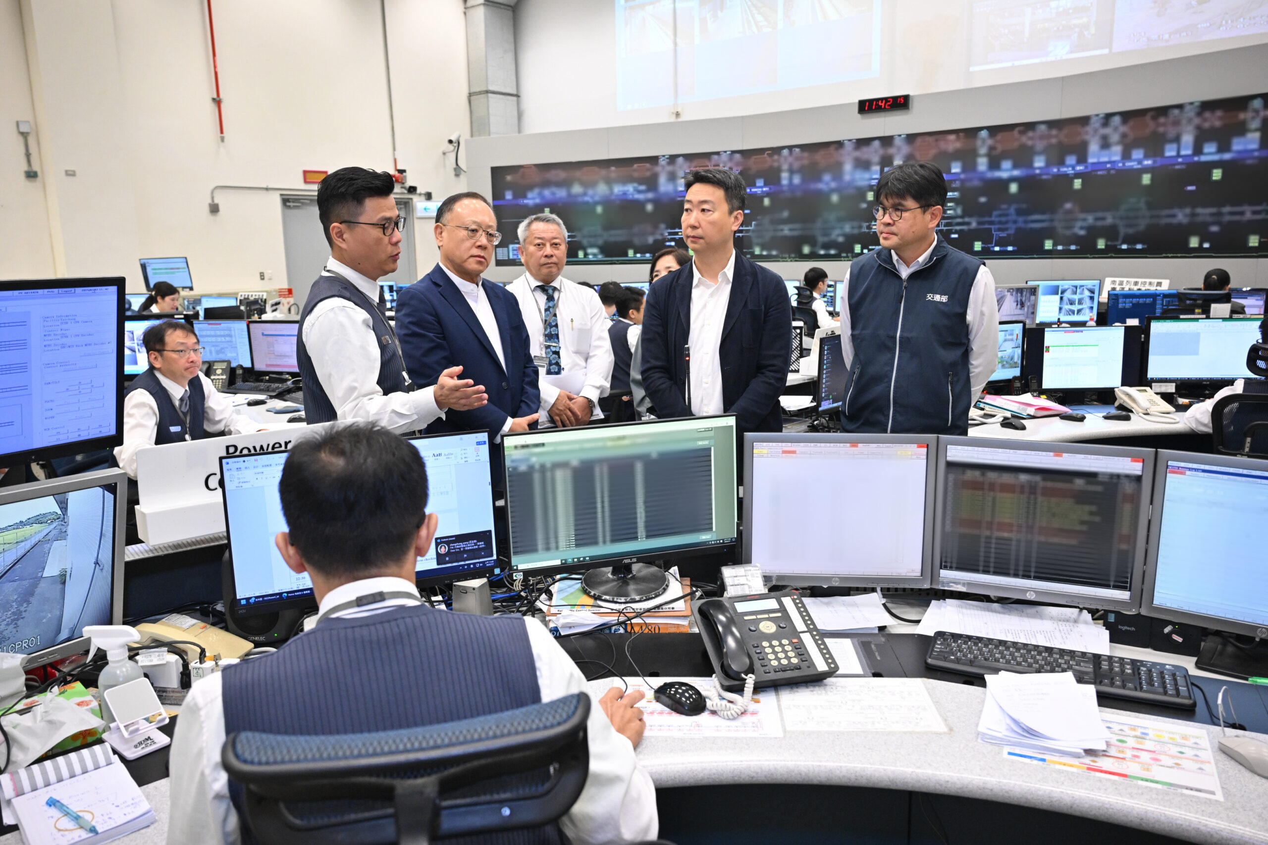 凌晨才下班!高鐵員工徹夜堅守崗位 守護旅客平安 S 50675755 scaled